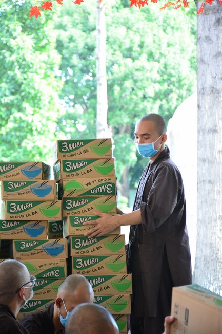 Continuing to support people in need in the Covid-19 pandemic of Hoang Phap Pagoda (series 2)